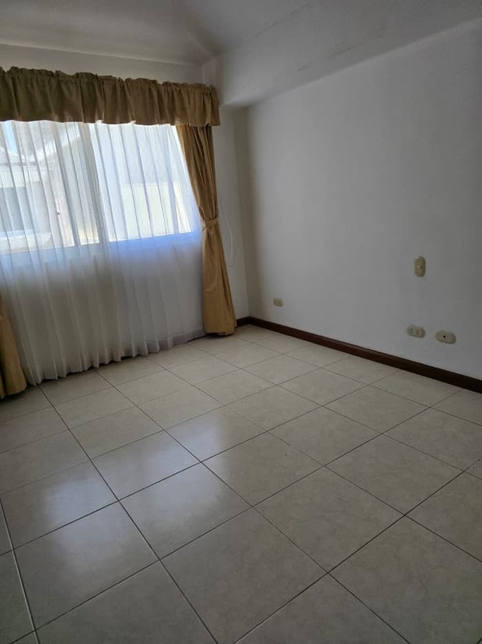 Casa en renta en zona 14 en Condominio - foto 12