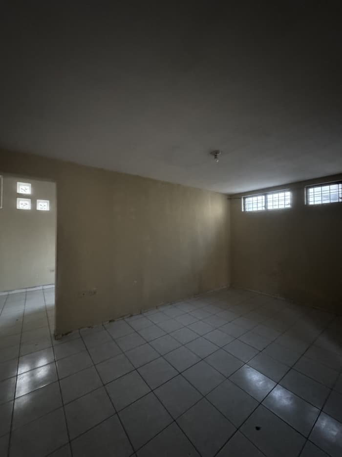 Casa en renta para oficinas y bodegas en zona 9 - foto 13