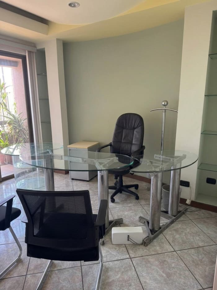 Oficina en renta en zona 15 Edificio de uso mixto  - foto 2