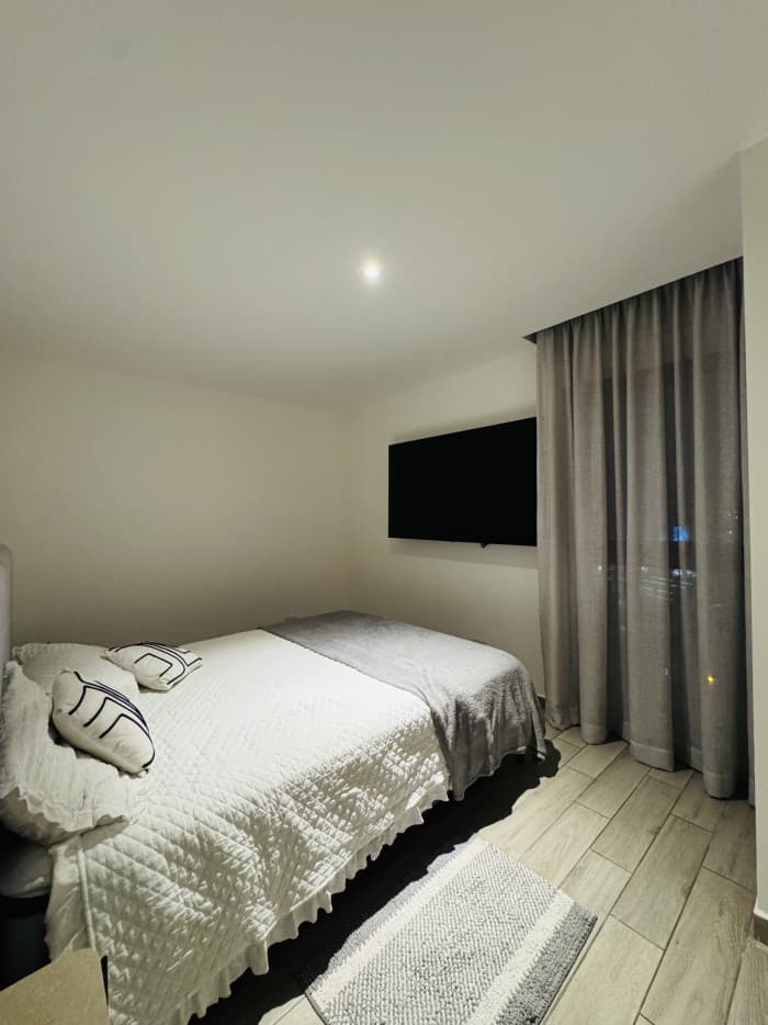 Apartamento Amueblado en renta  Zona 10 - foto 6