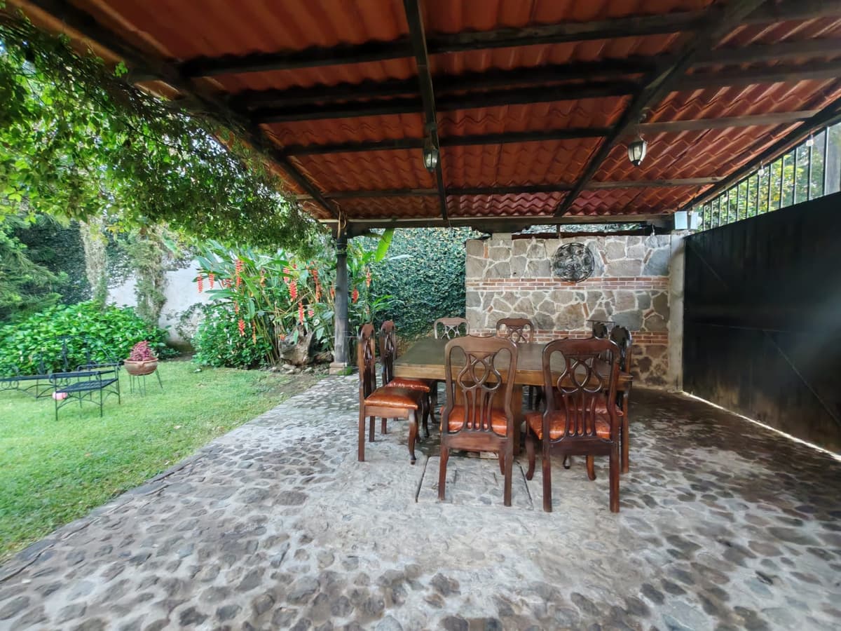 Casa en venta y renta en Antigua Guatemala - foto 4
