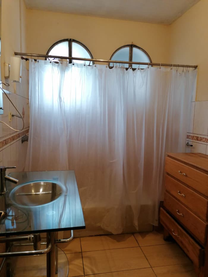 Venta Casa grande con apartamentos en zona 12 - foto 9