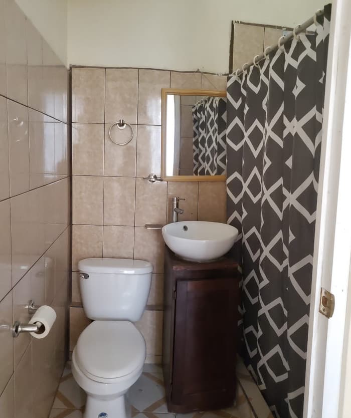 Venta Casa grande con apartamentos en zona 12 - foto 17