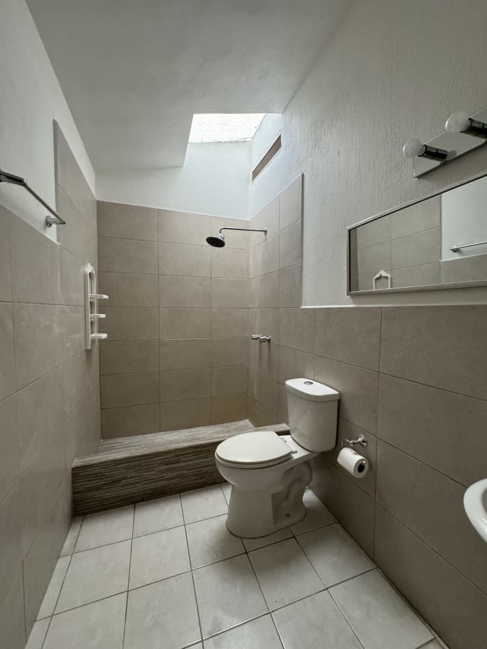 Casa tipo townhouse en Renta zona 15 Vista Hermosa 2. - foto 10