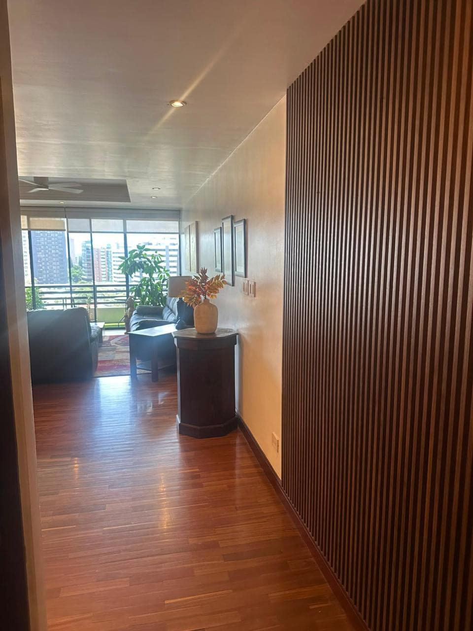 Renta Apartamento de 183mt2 amueblado en zona 10 - foto 3