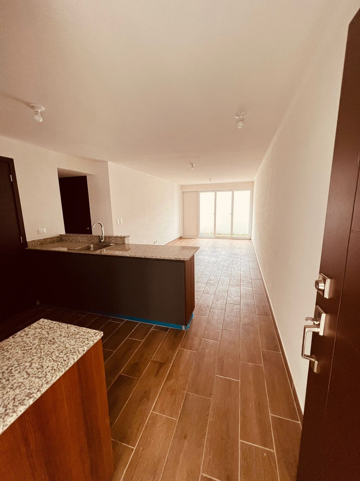 Apartamento en venta con jardín en Senderos zona 16 - foto 4