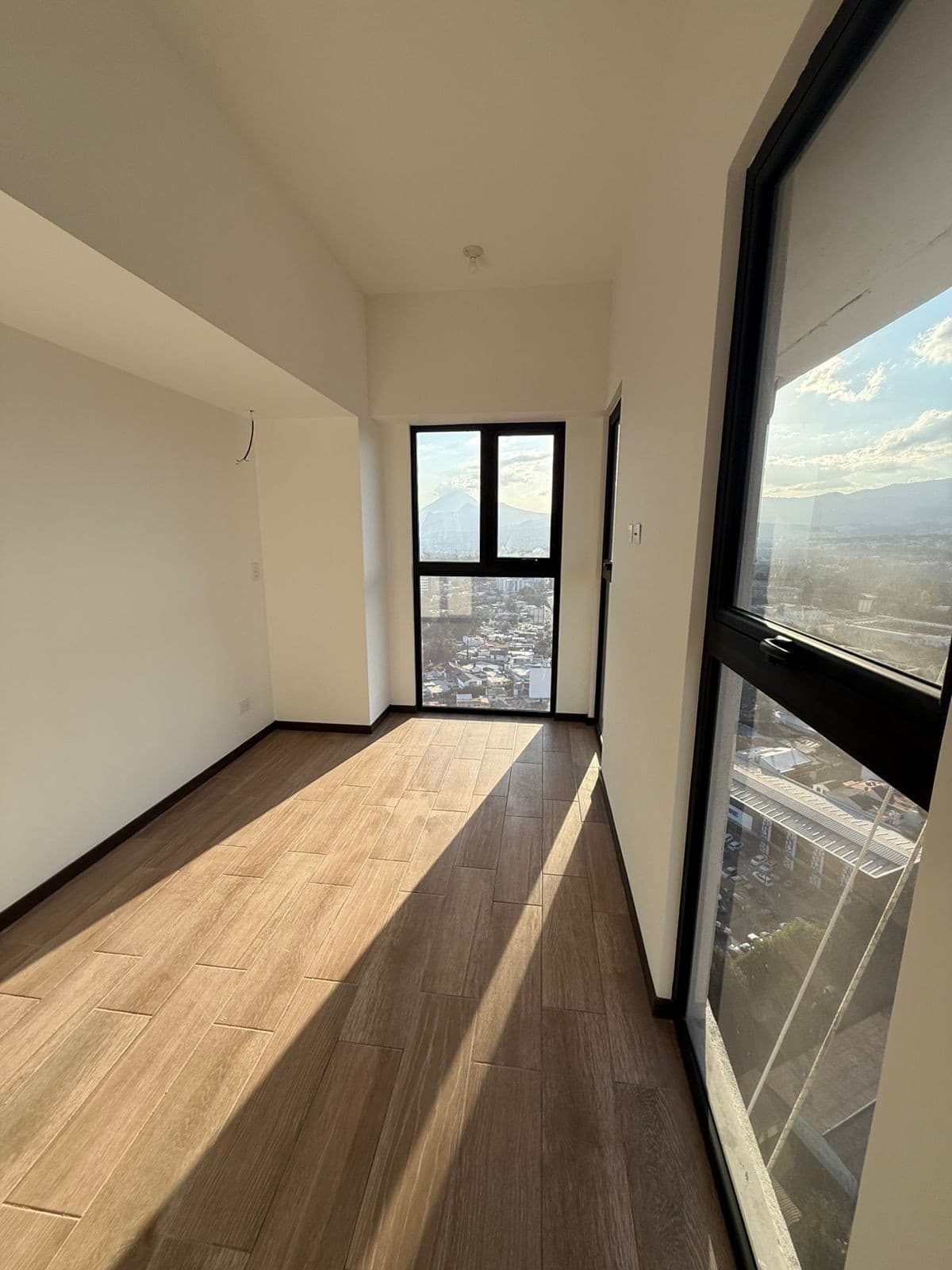 Apartamento en renta en zona 11 Edificio nuevo - foto 4