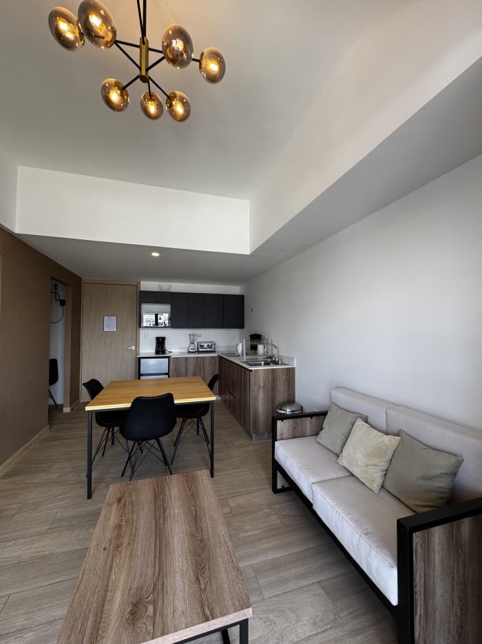 Apartamento Amueblado en venta en Zona 10 Nivel Medio - foto 4