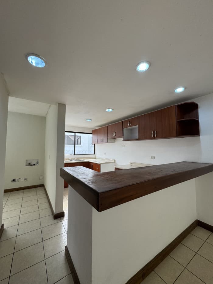 Casa en renta condominio Zona 16 Blvd. Acatán - foto 4