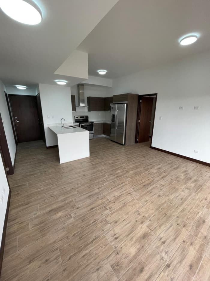 Apartamento en Renta en Zona 10 Cercano a Diagonal 6 - foto 2