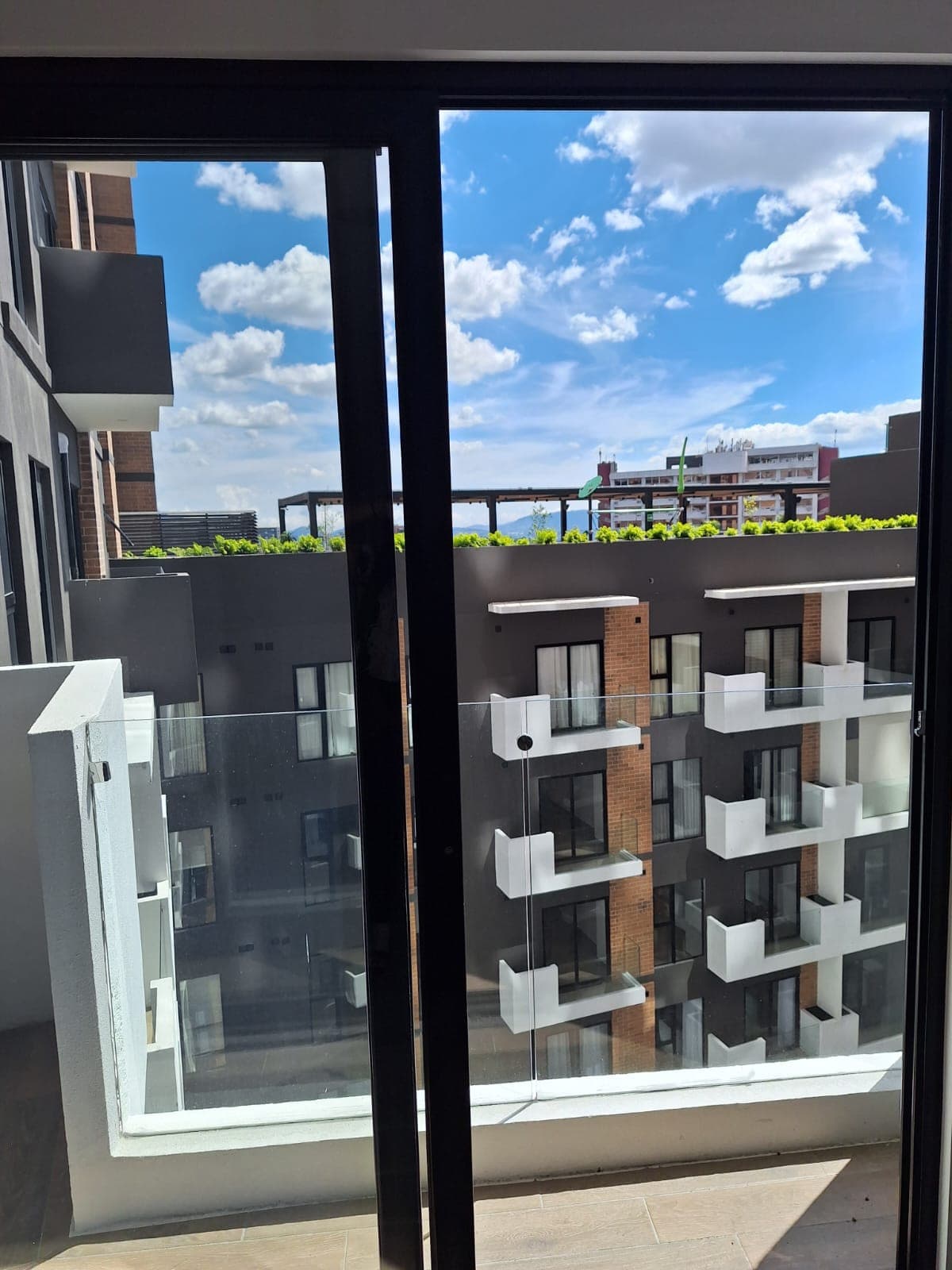 Apartamento NUEVO en Venta y Renta Zona 14  - foto 2