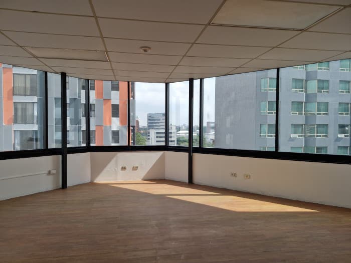 Oficina en renta Pent House de edificio en zona 10. - foto 4