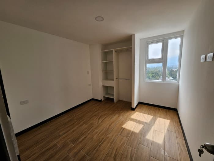 Apartamento en venta en edificio Nuevo en zona 12. - foto 4