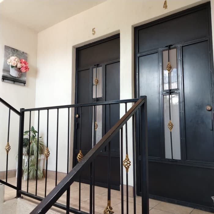 Venta Casa grande con apartamentos en zona 12 - foto 2