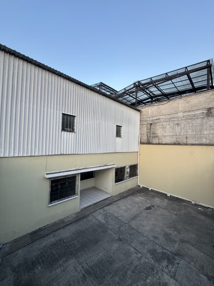 Casa en renta para oficinas y bodegas en zona 9 - foto 2