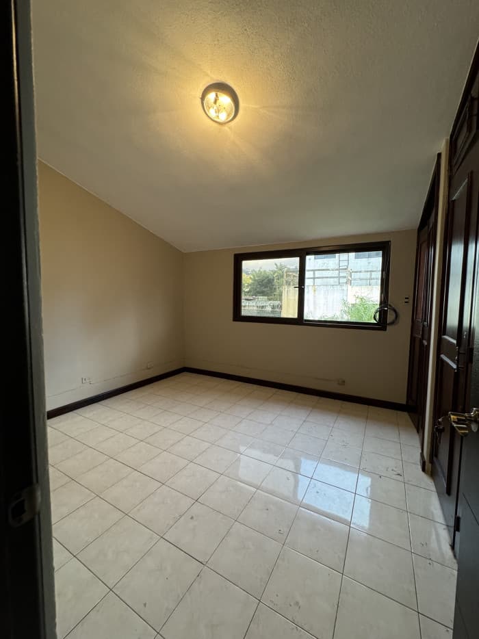Casa tipo townhouse en Renta zona 15 Vista Hermosa 2. - foto 8