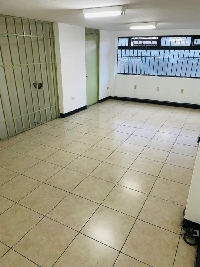 Edificio en renta zona 5 La Palmita - foto 3