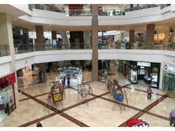 Local en Renta / Venta en Centro Comercial en Zona 10 - foto 2