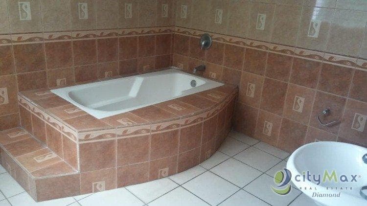 Venta de Casa Grande en Condominio Terravista - foto 2