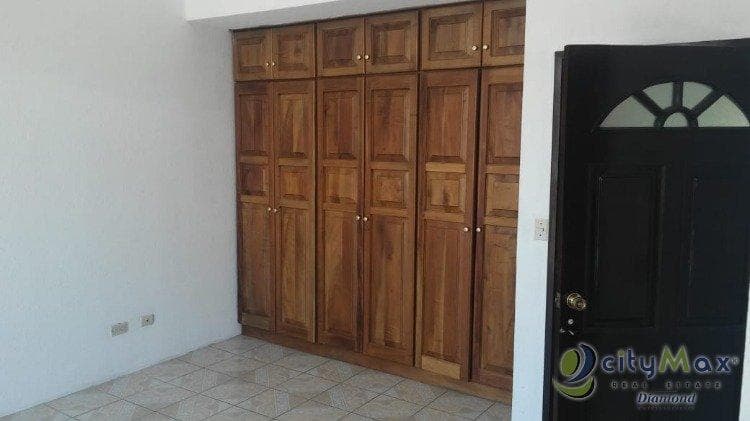 Venta de Casa Grande en Condominio Terravista - foto 4