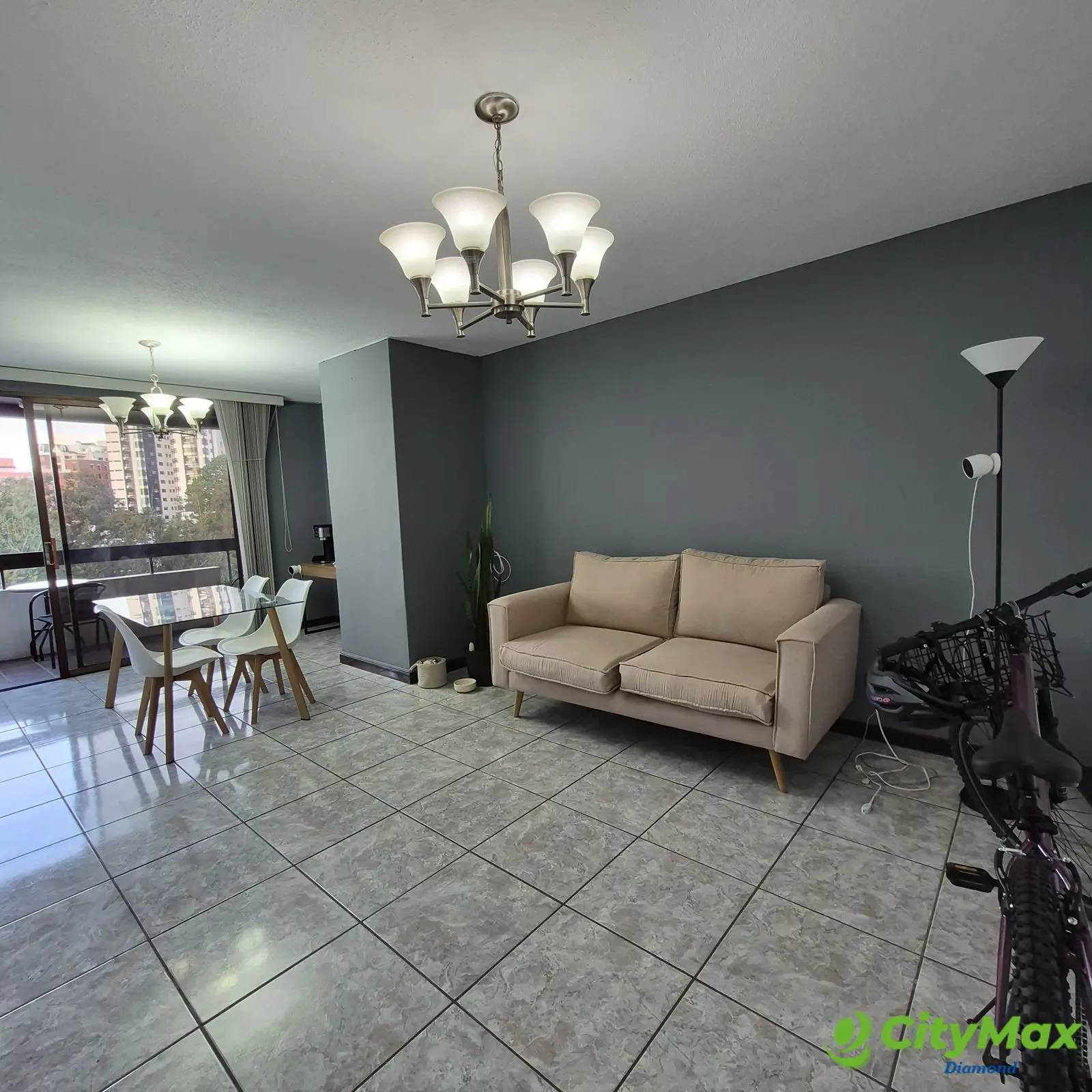 Apartamento en venta en zona 15 Edificio de uso mixto - foto 1