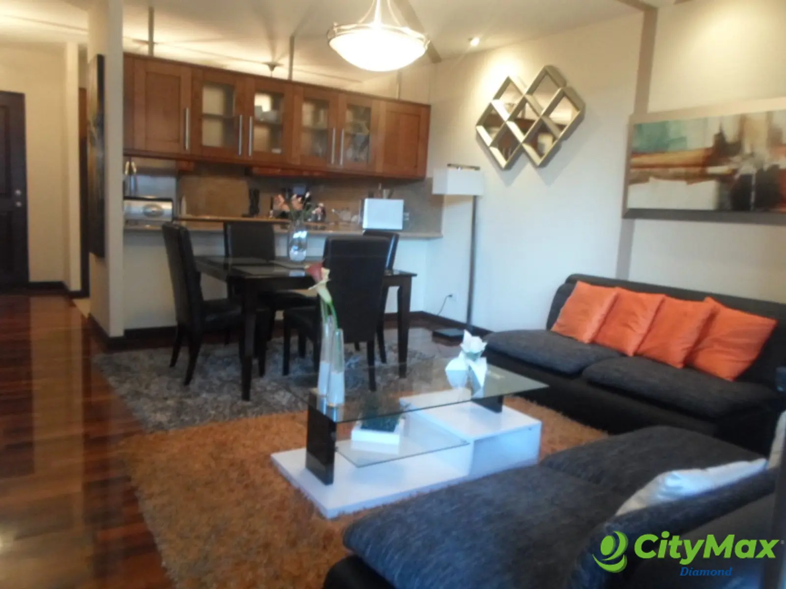 VENDO O RENTO Elegante Apartamento en zona 14 - foto 1