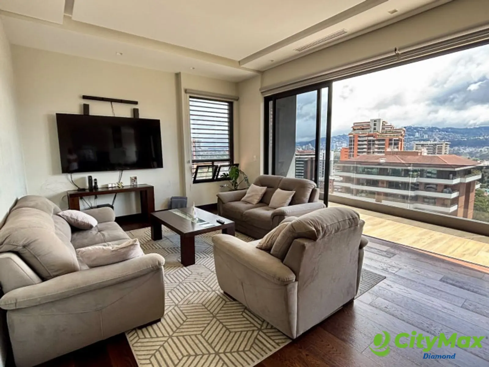 Apartamento de lujo en venta o renta en Zona 14 - foto 1