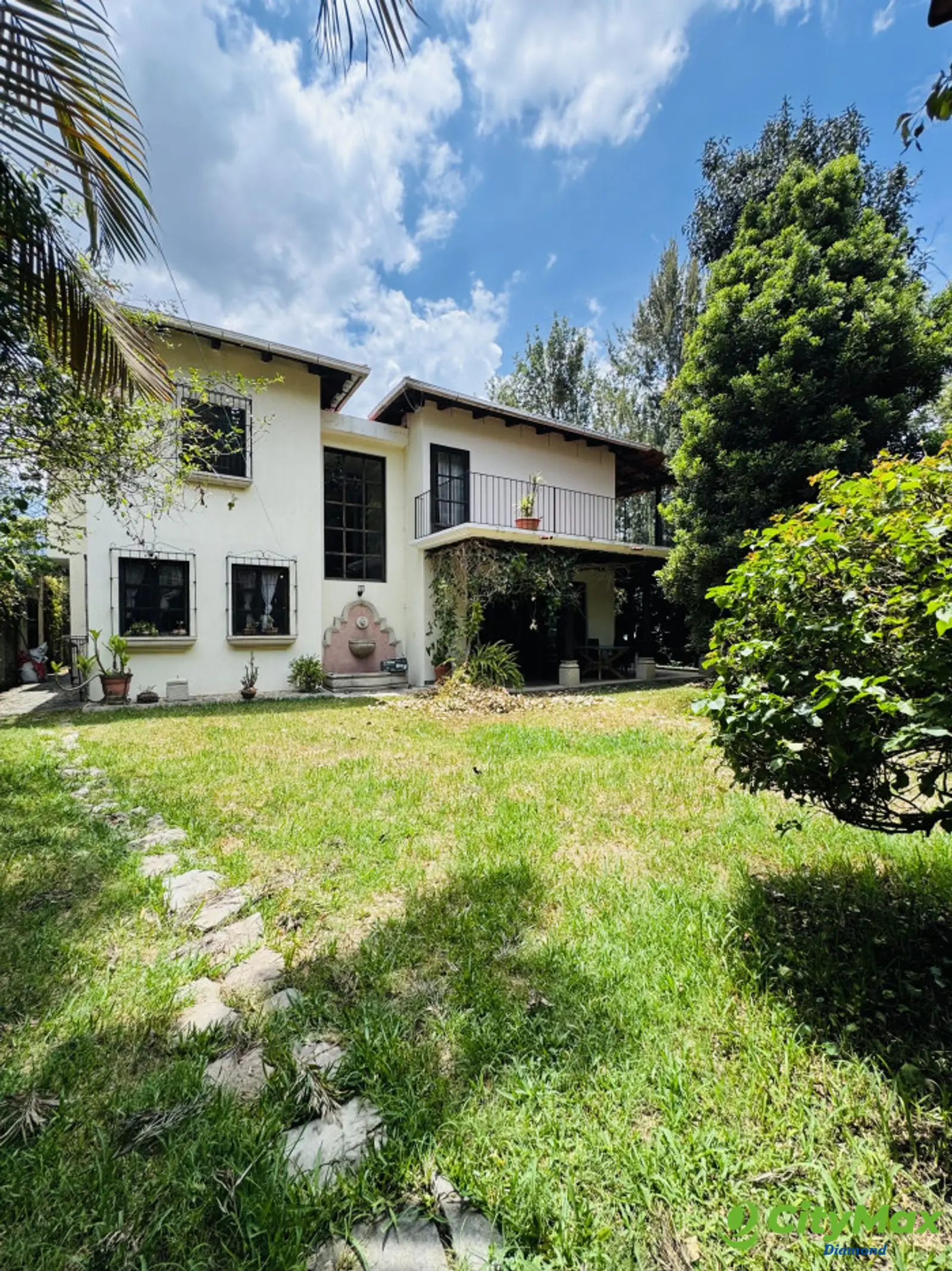 Casa en venta en Antigua Guatemala - foto 1