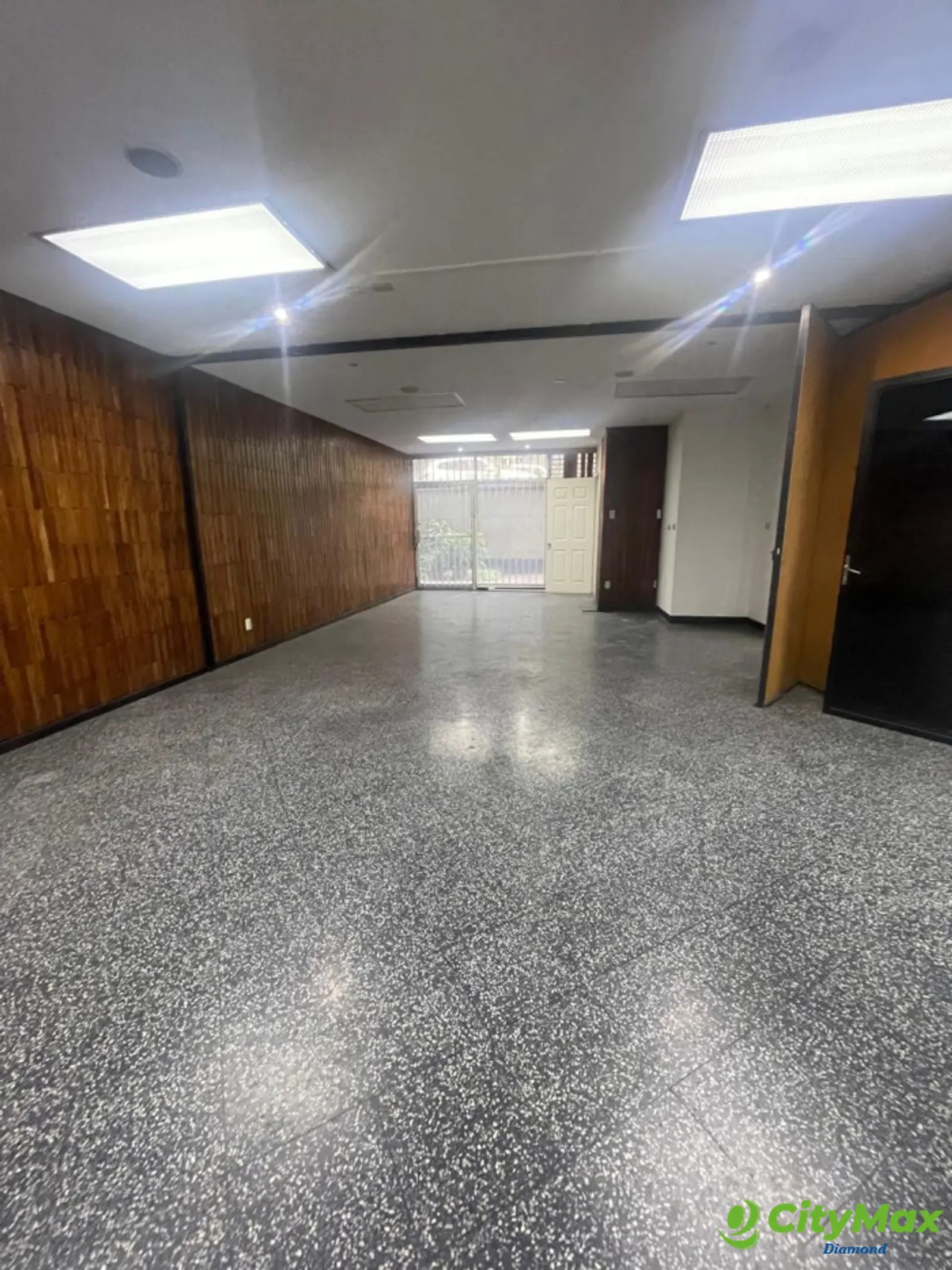 Oficina en edificio Zona 9 - foto 1