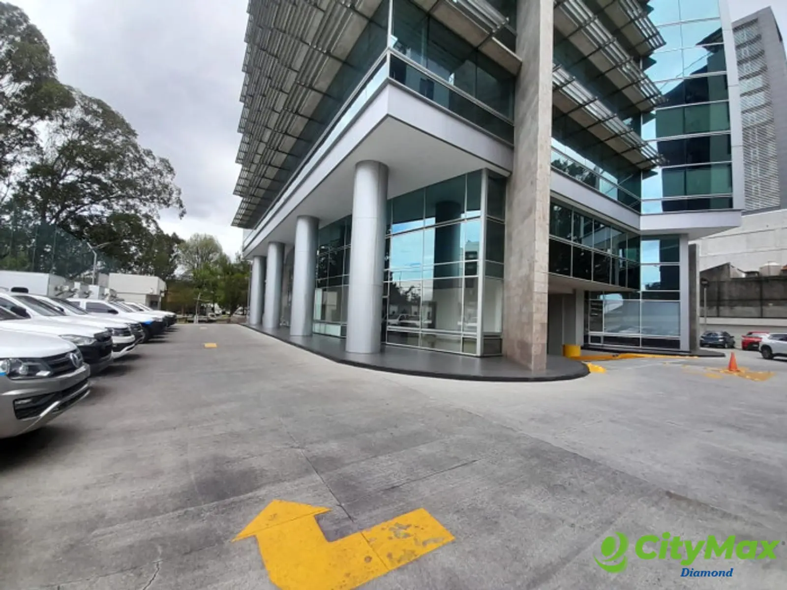 Local en VENTA / Renta en Edificio Oficinas Zona 15 - foto 1