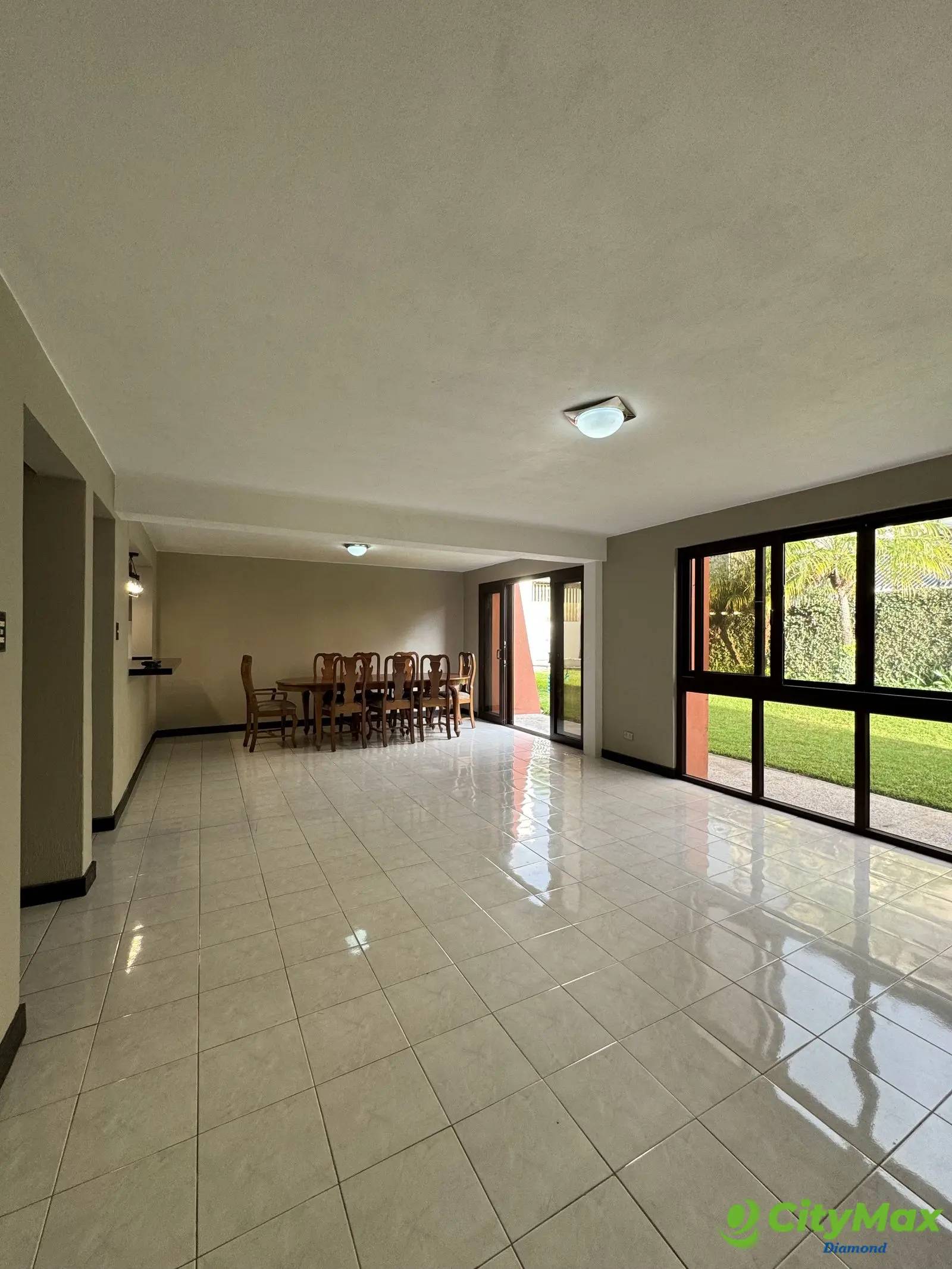 Casa tipo townhouse en Renta zona 15 Vista Hermosa 2. - foto 1