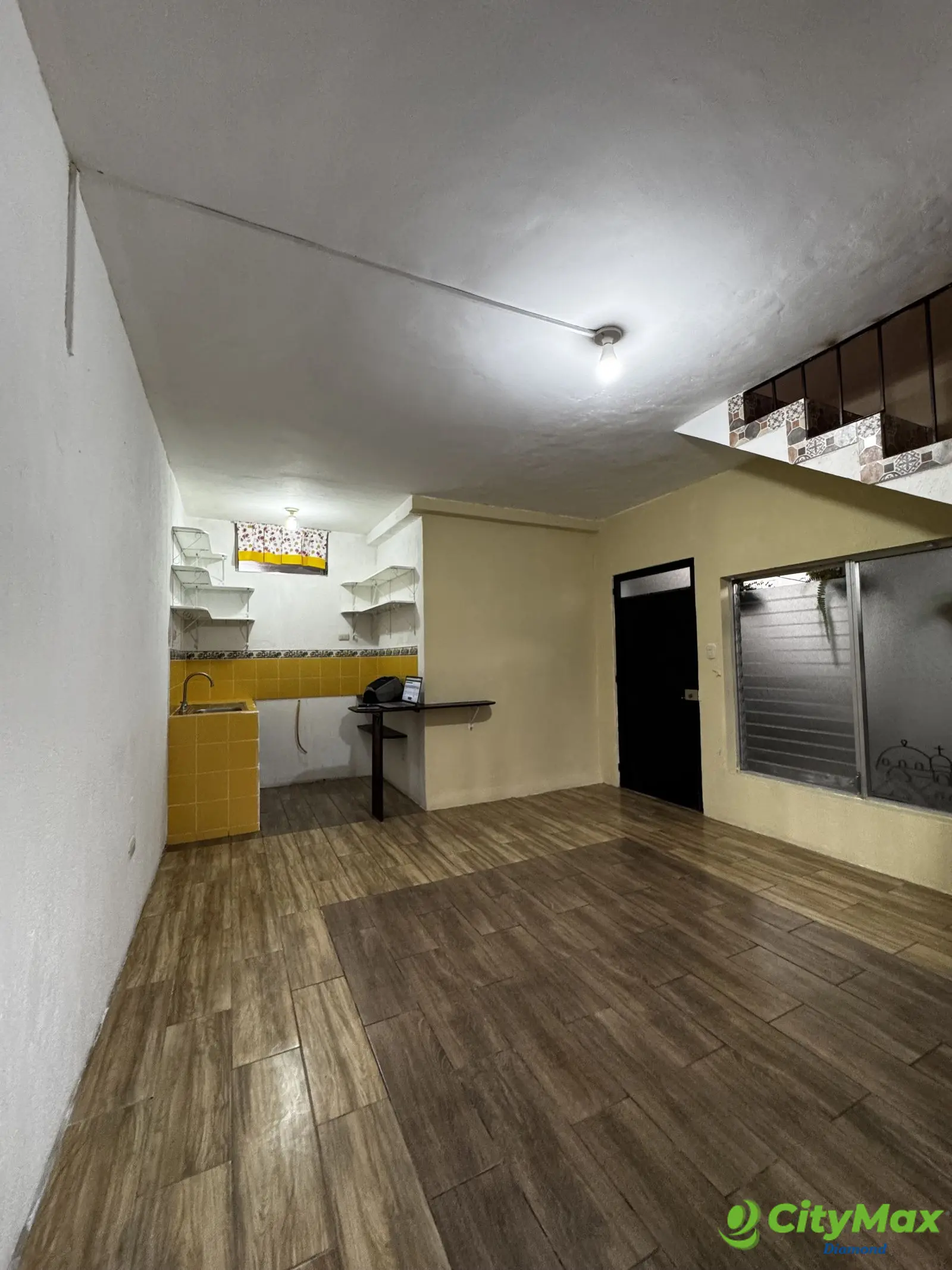 Apartamento en renta zona 17 - foto 1