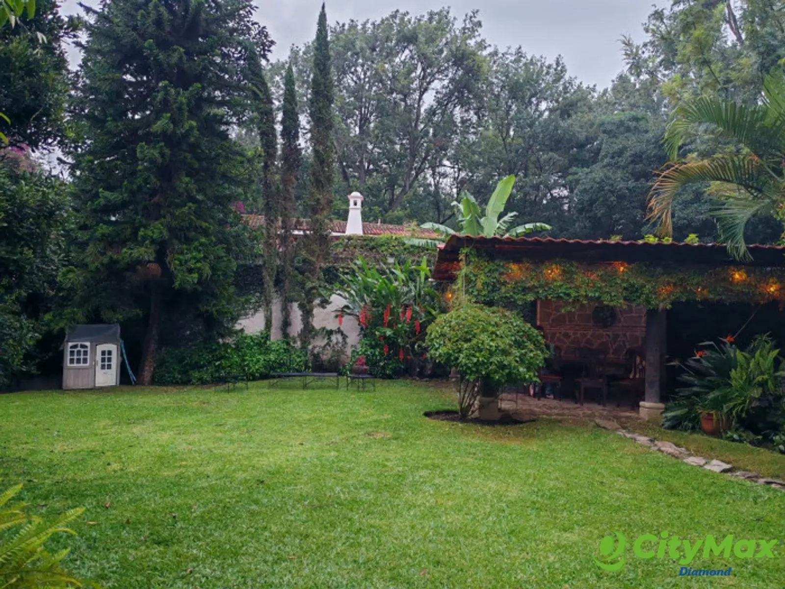 Casa en venta y renta en Antigua Guatemala - foto 1