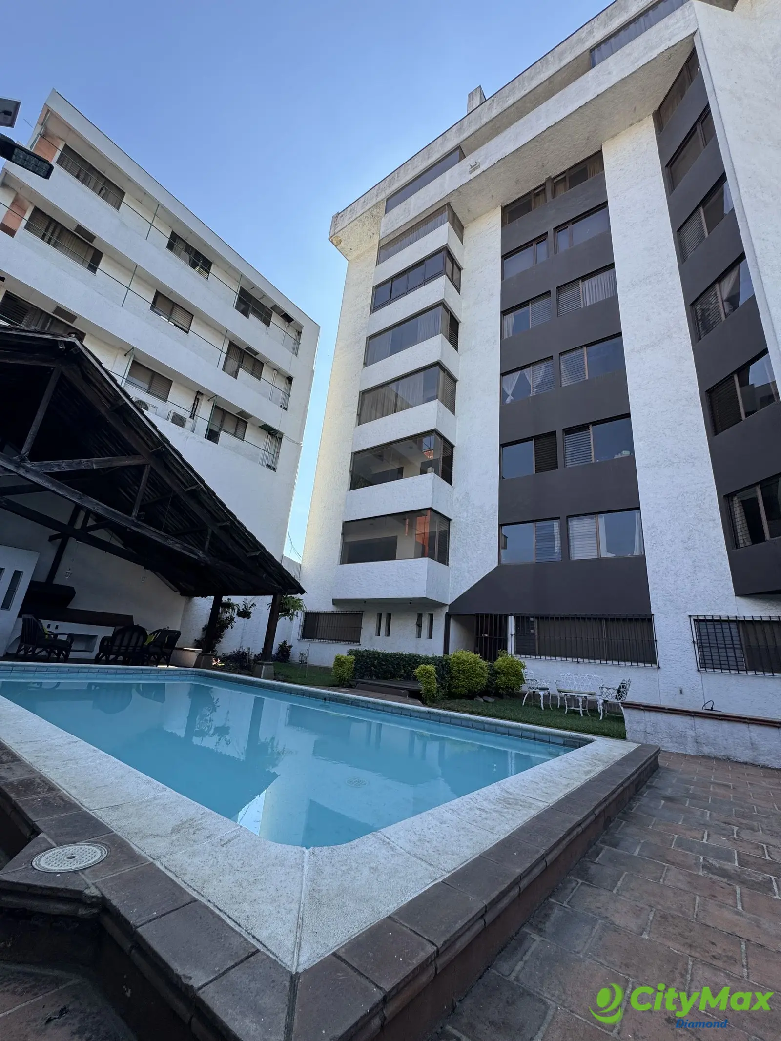 Apartamento Amueblado en Renta y Venta Zona 10  - foto 1