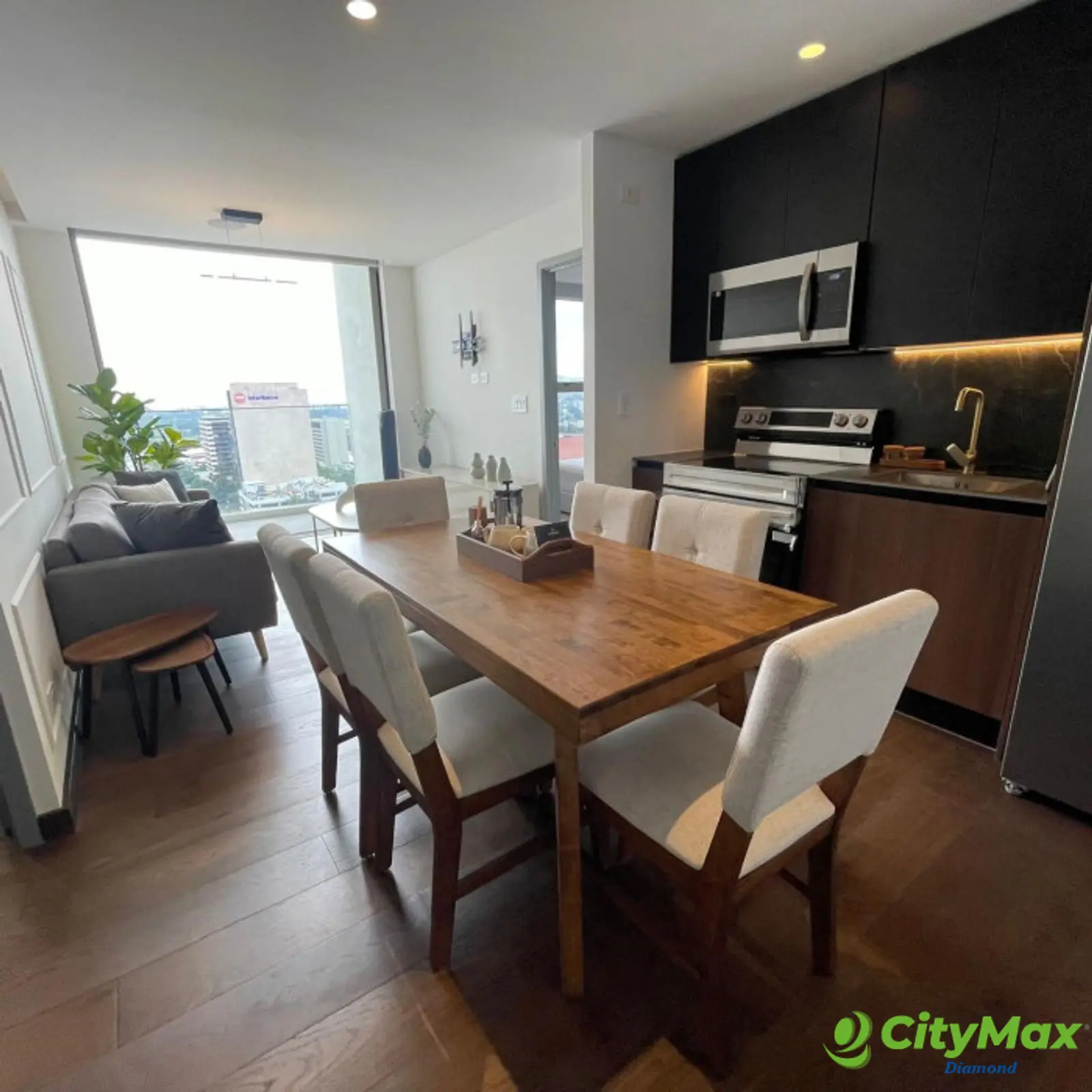 Apartamento Amueblado en Renta en Zona 10 - foto 1