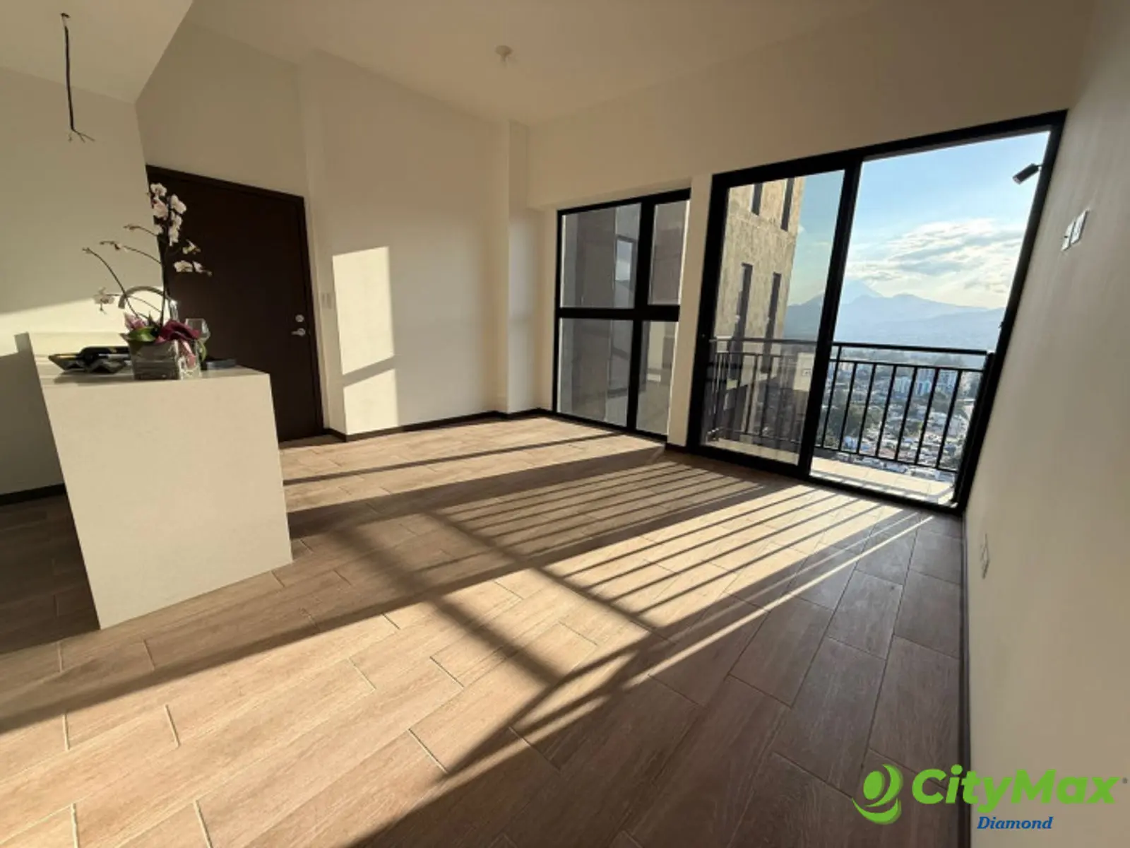 Apartamento en renta en zona 11 Edificio nuevo - foto 1