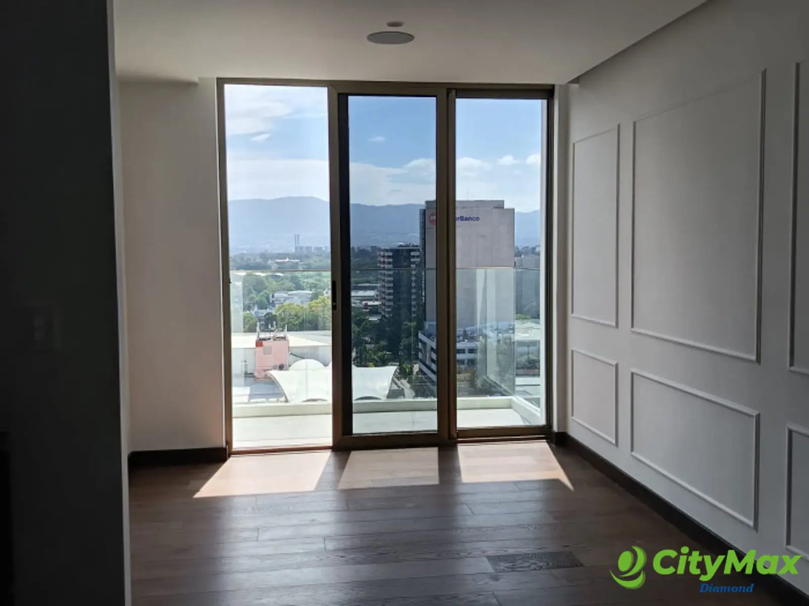 Apartamento en Venta en Zona 10 Edificio Atarah - foto 1