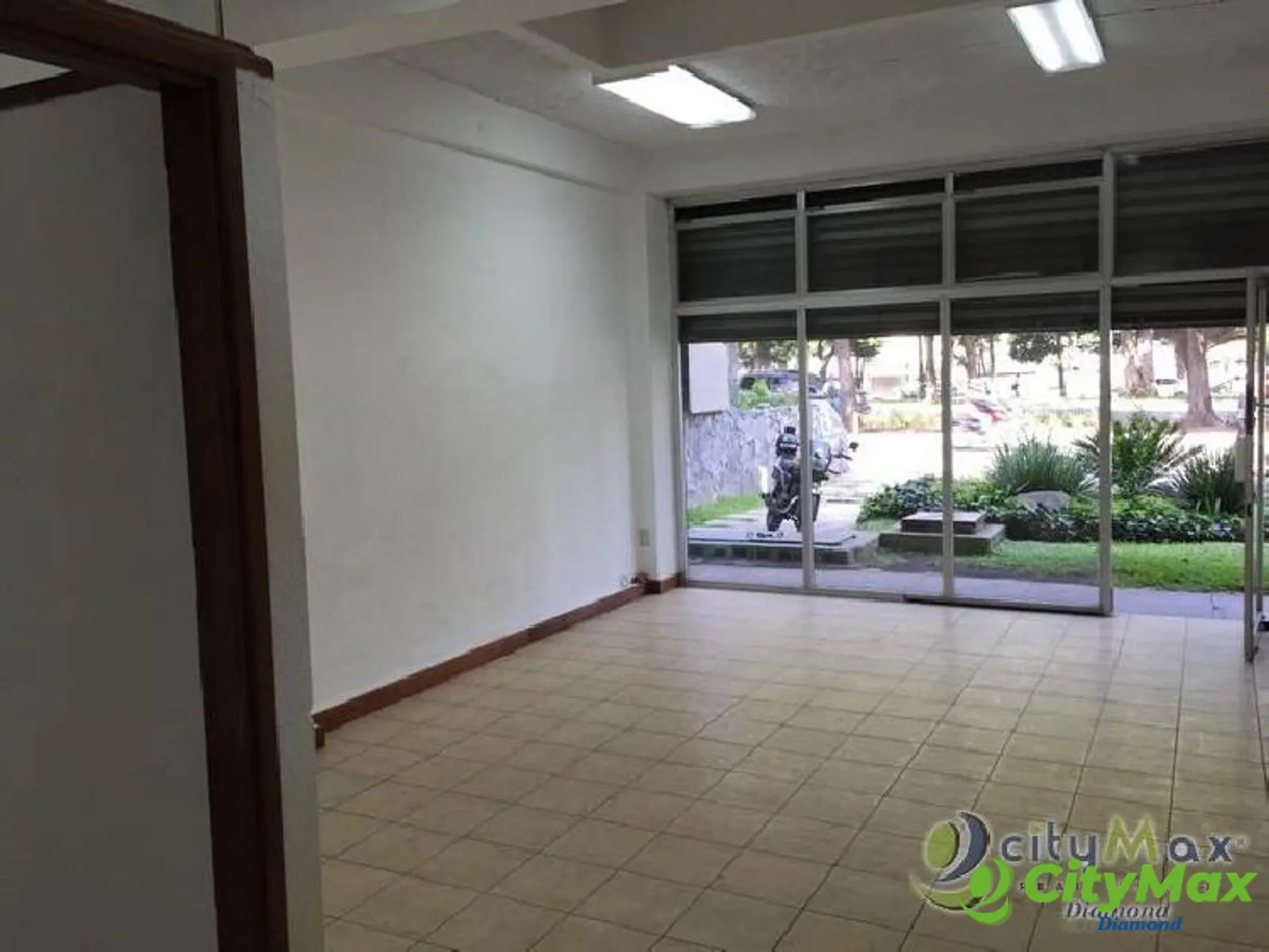 RENTA LOCAL COMERCIAL SOBRE AVENIDA REFORMA ZONA 10 - foto 1