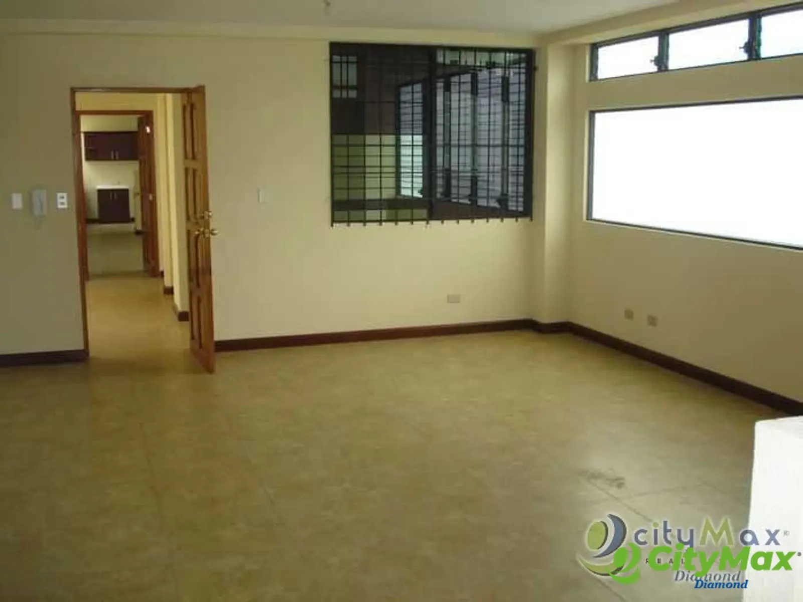 Apartamento en renta en zona 10 cerca de la UFM - foto 1