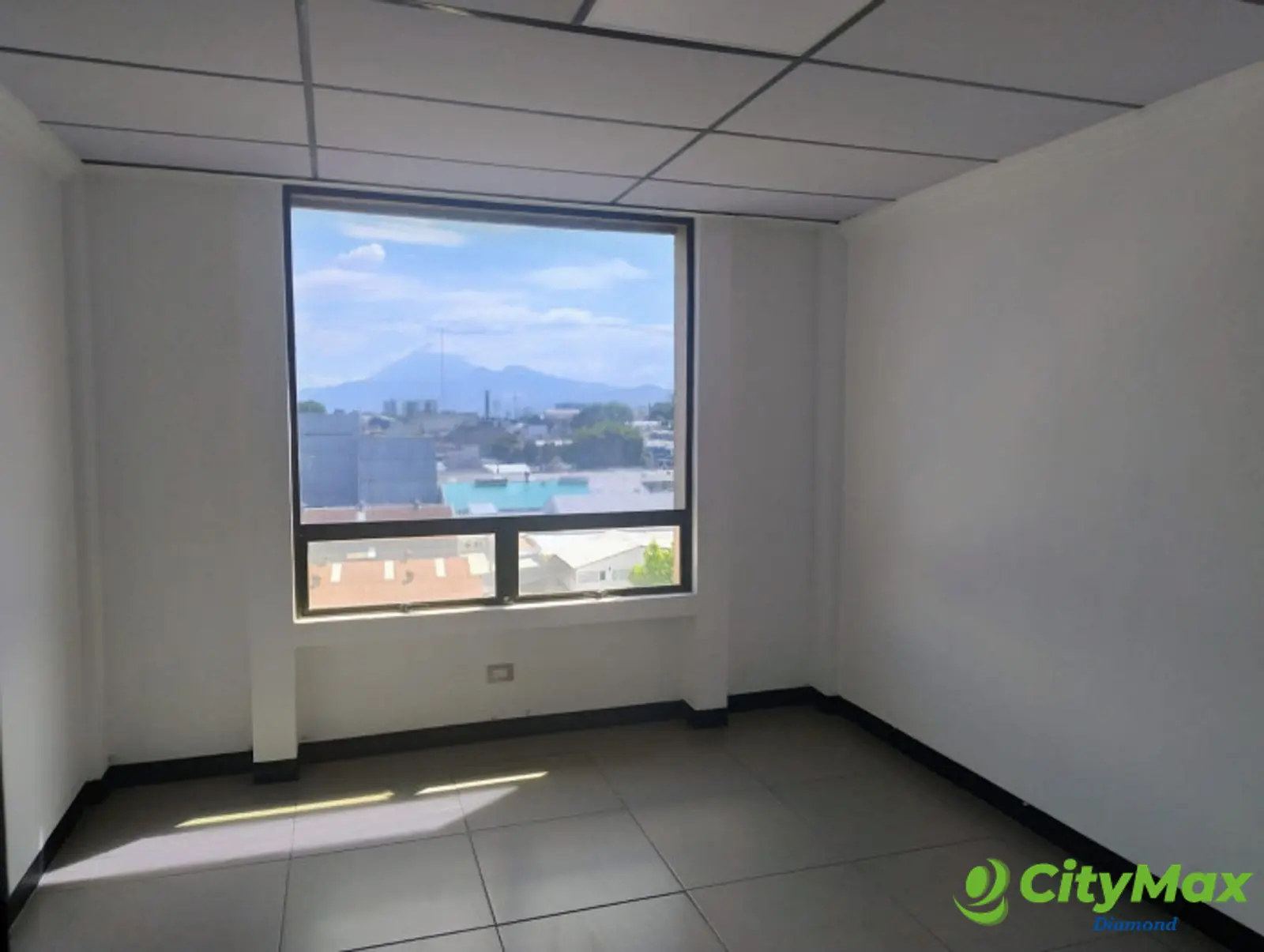 Oficina en Edificio Corporativo en Renta en Zona 13 - foto 1