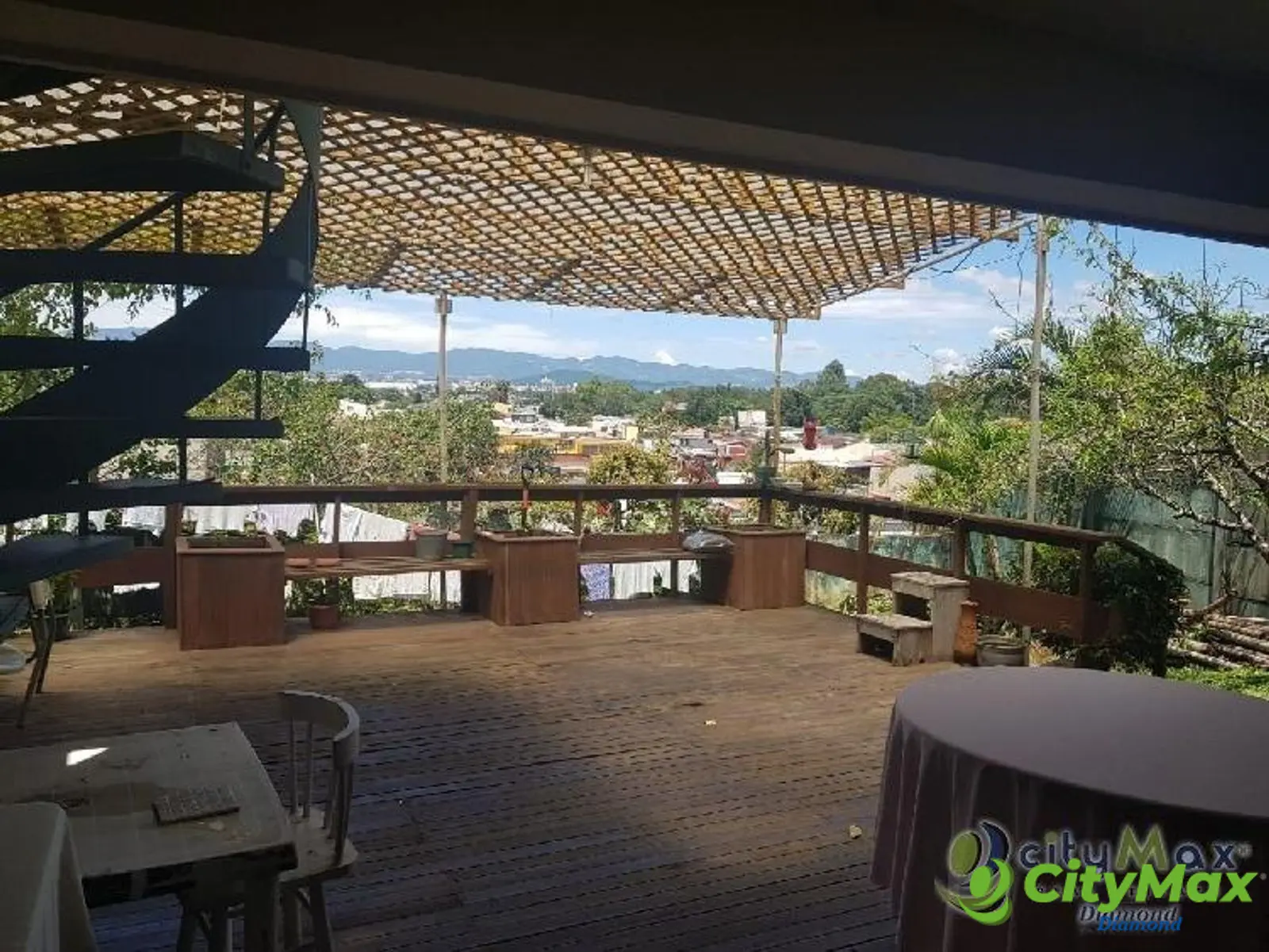 Venta de hermosa casa en Lourdes Zona 16 - foto 1