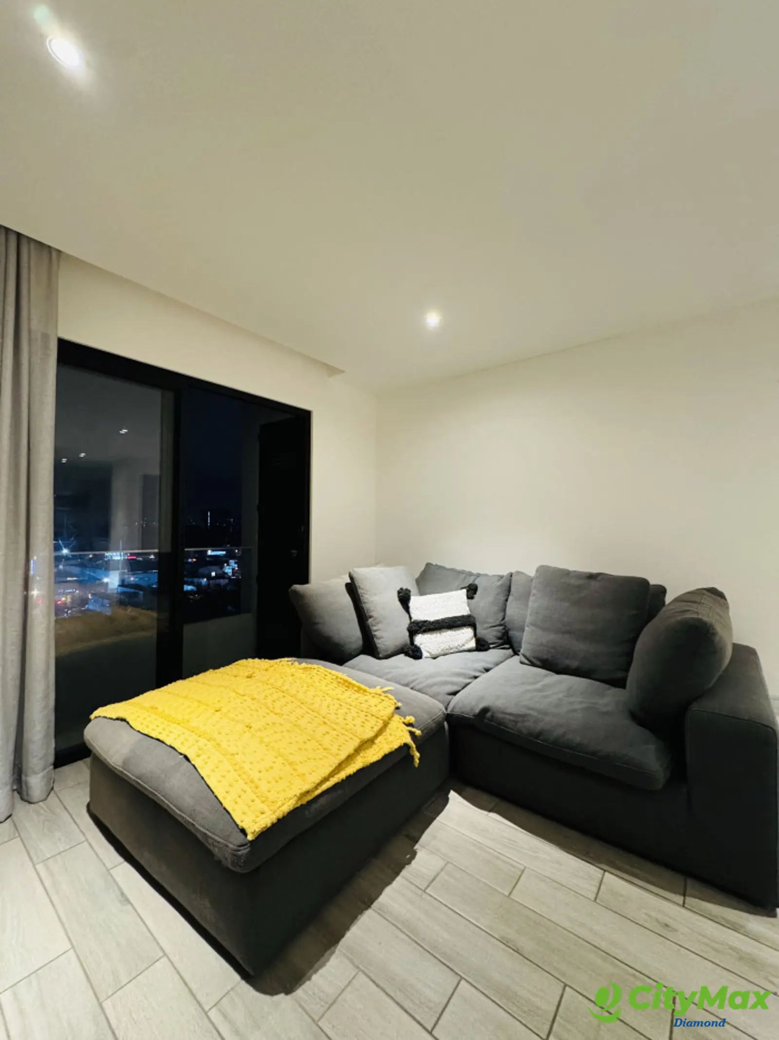 Apartamento Amueblado en renta  Zona 10 - foto 1
