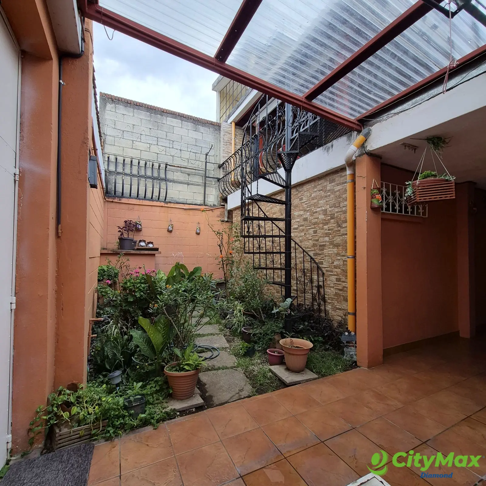 Casa en venta en Residencial Eureka zona 21 - foto 1