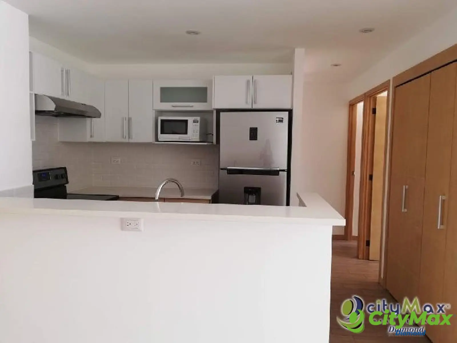 Apartamento de 2 habitaciones en zona 10 - foto 1