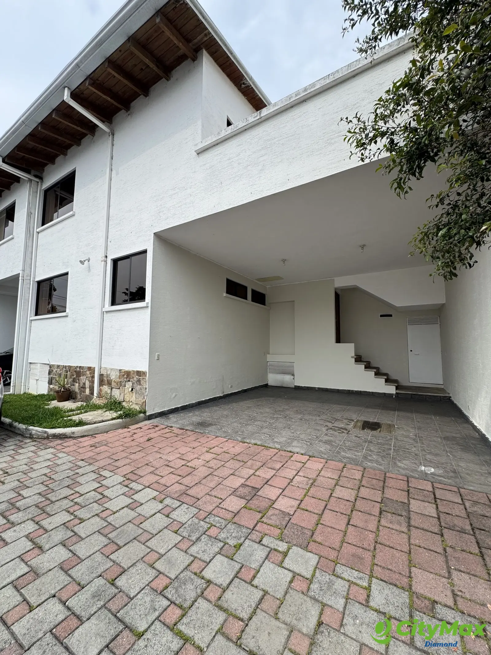 Casa en renta condominio Zona 16 Blvd. Acatán - foto 1