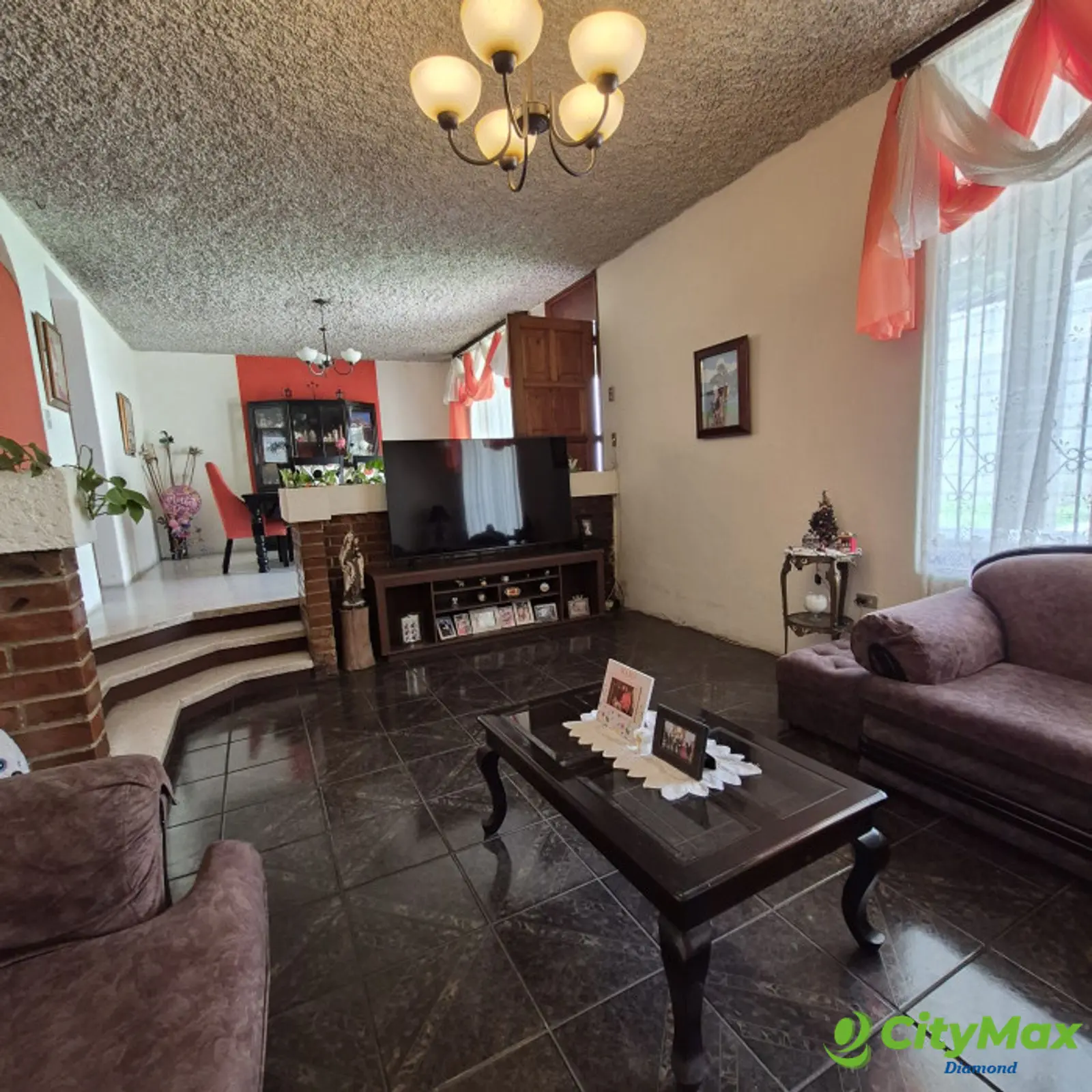 Casa en venta en Bosques de San Nicolás zona 4 Mixco - sala principal