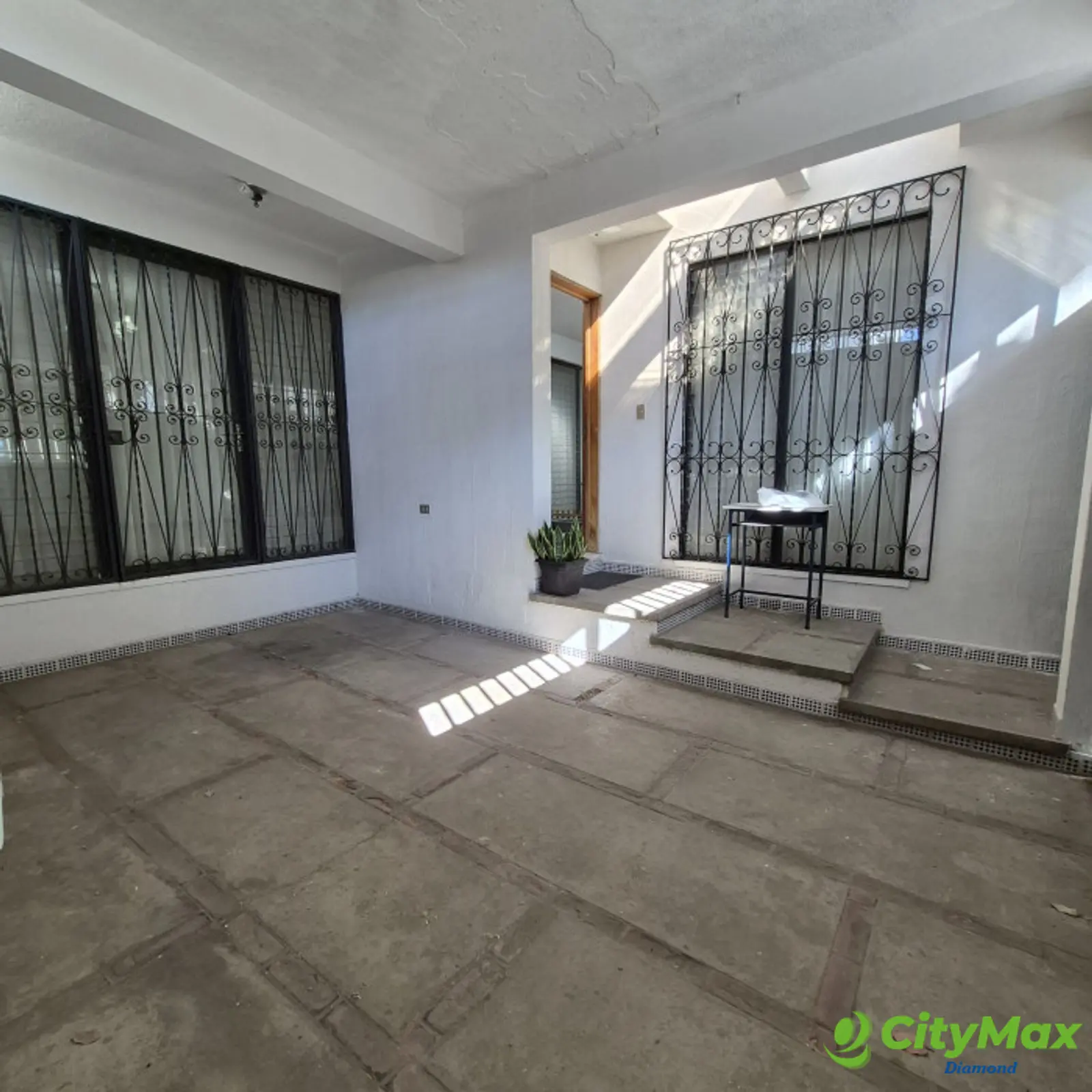 Casa en renta zona 15 Vista Hermosa 1 fuera de garita - garage