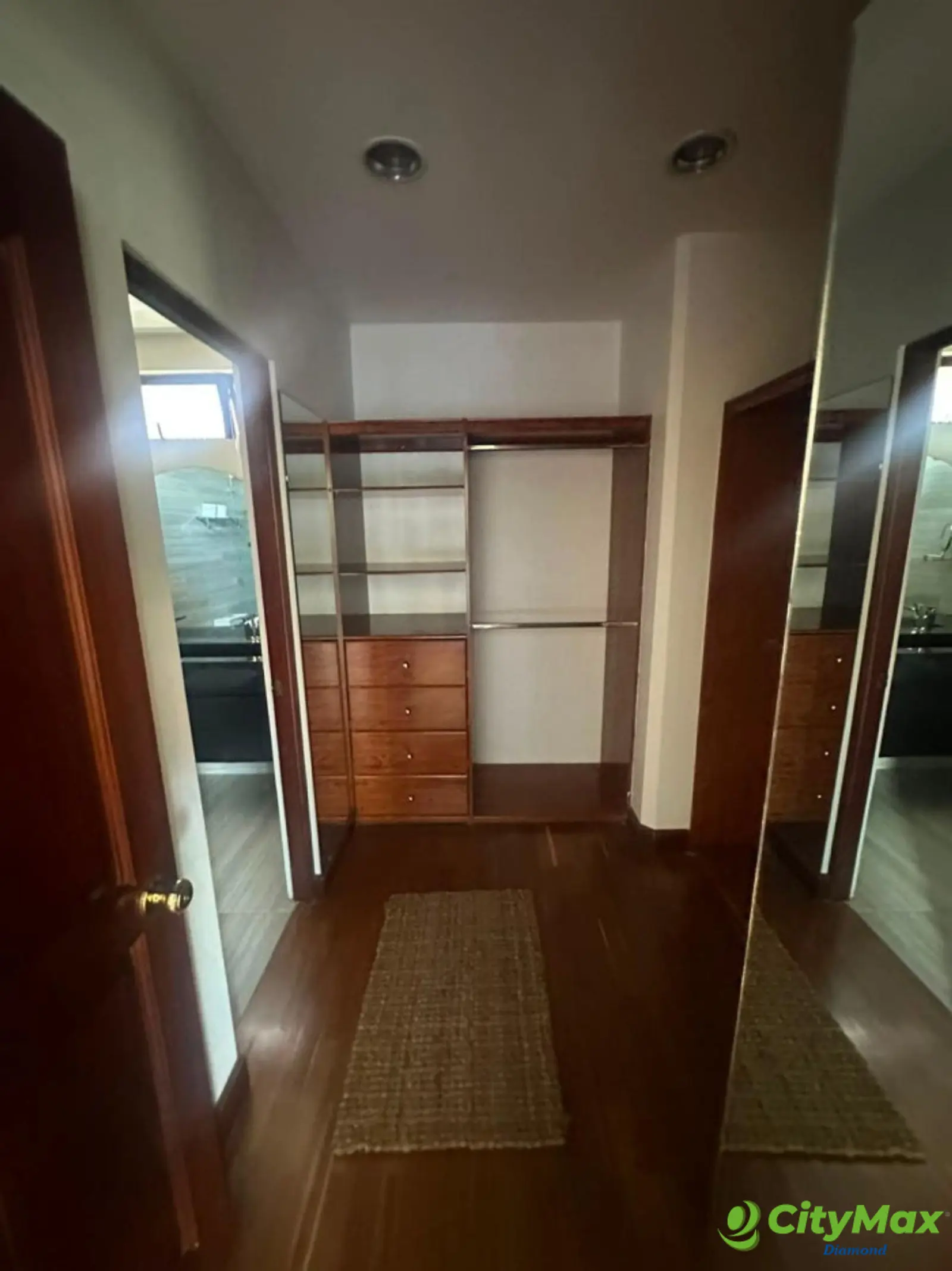 Renta Apartamento de 183mt2 amueblado en zona 10 - foto 9