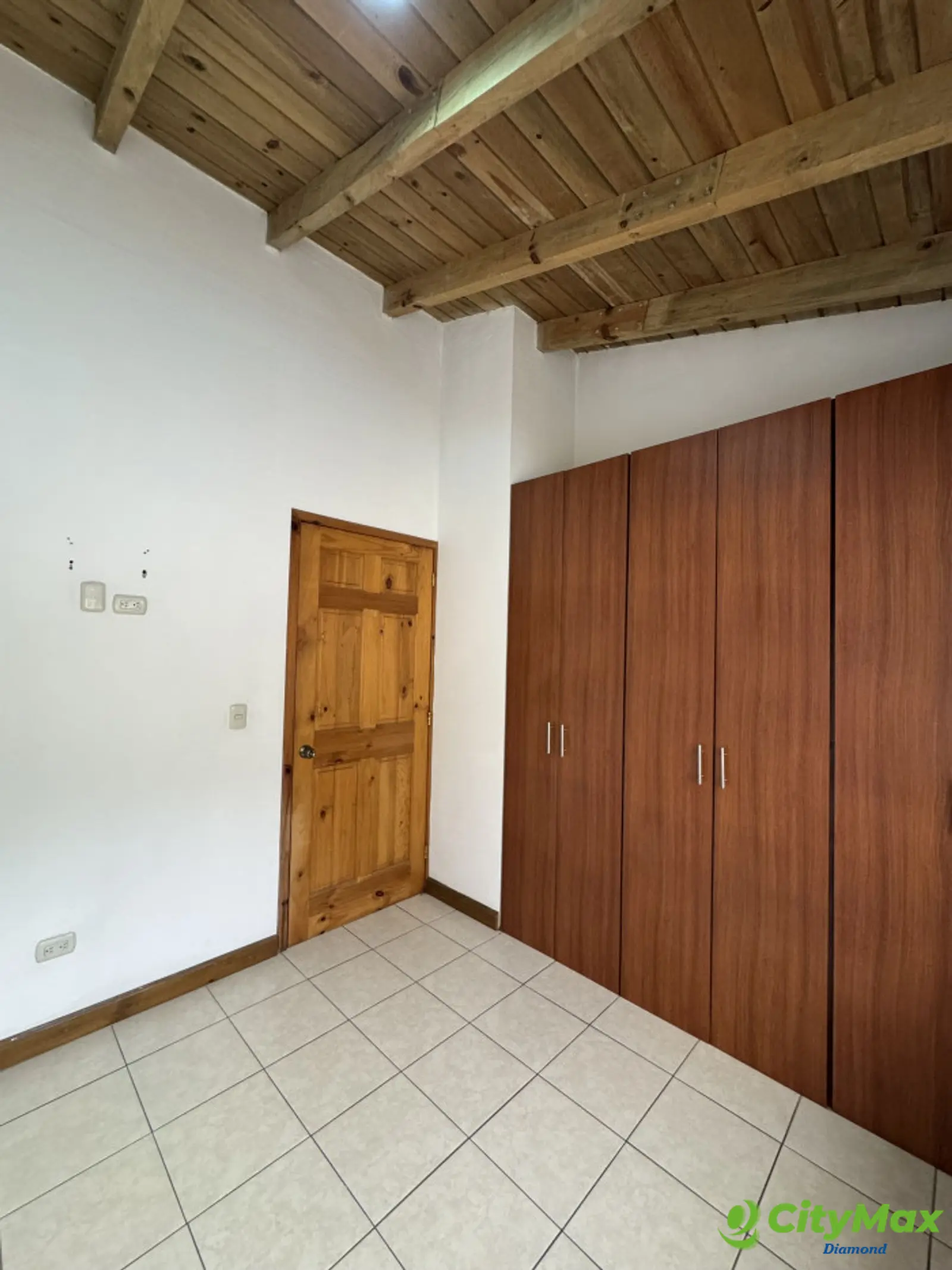 Casa en renta condominio Zona 16 Blvd. Acatán - foto 9