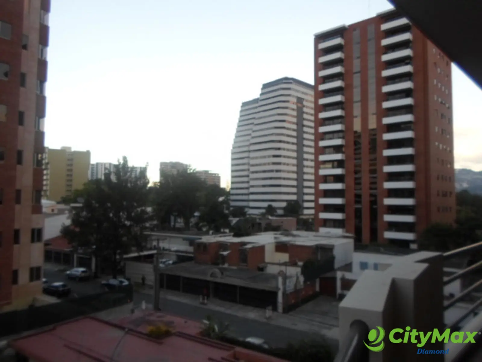 VENDO O RENTO Elegante Apartamento en zona 14 - foto 13